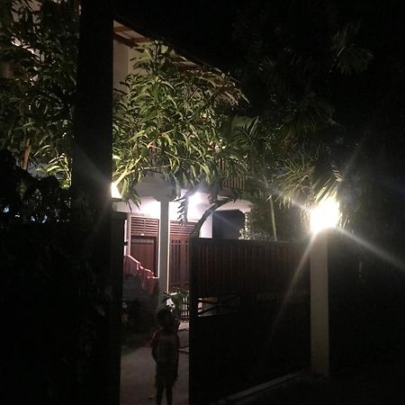 Flip Flop Inn Mirissa Bagian luar foto