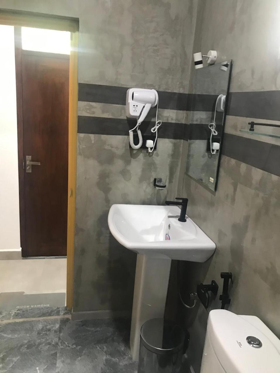 Flip Flop Inn Mirissa Bagian luar foto