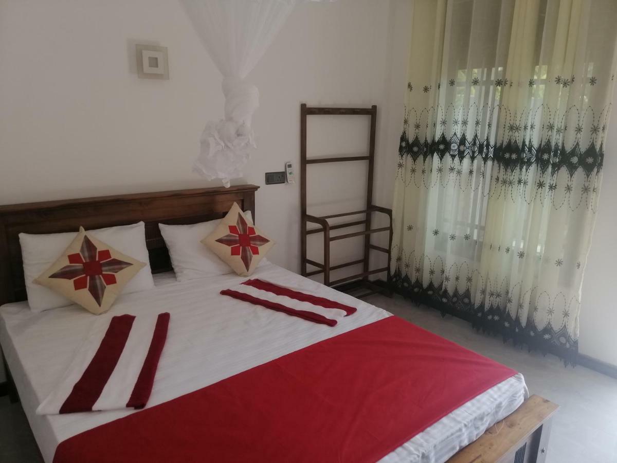 Flip Flop Inn Mirissa Bagian luar foto